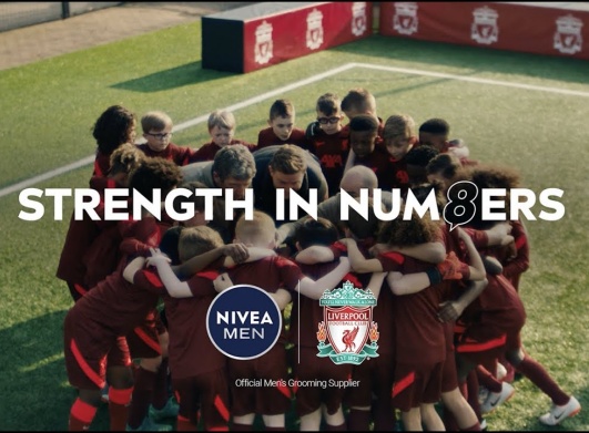 NIVEA MEN upozorňuje na krizi duševního zdraví u mladých lidí. Vypůjčila si pro kampaň hymnu Liverpool FC