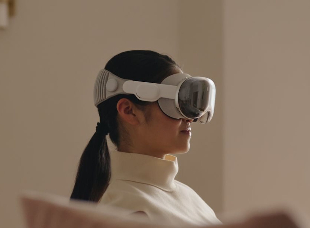 Takto vypadá Apple Vision Pro. AR brýle za 93 tisíc korun, které mají být spíše 'prostorovým počítačem' 